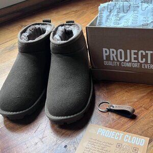 Classic Ultra Mini Boots Size 7 NEW IN BOX WITH TAGS